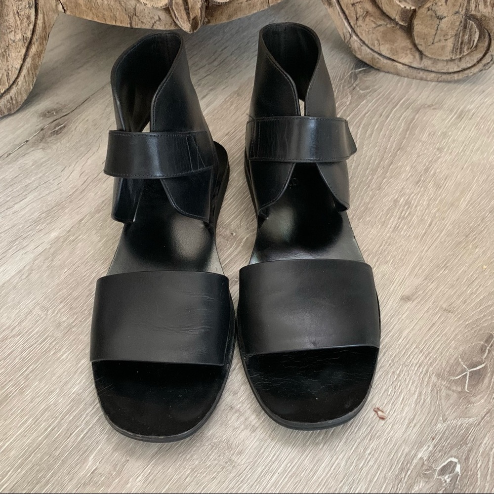 VINCE Sage Flat Sandal Black Leather Women’s 6.5 - Picture 1 of 9